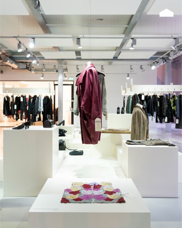 HModa 126 - Grand Opening
HModaxResearch: The Culture of Materials

Within HModa 126, HModaxResearch presents fashion as a true system of knowledge: a process where intuition, materials, and savoir-faire intertwine to shape innovation. The exhibition, inspired by the atmosphere of an archive, guides visitors through the preliminary phases that lead to the creation of a collection, revealing how vintage, second-hand, and heritage elements overlap and naturally influence one another. The protagonist of the show is leather, explored as a living material and creative surface that interacts with workwear, bikerwear, glamour, and folk styles, in continuity with the latest edition of HModa’s co-LAB project.

The project, curated by Alkenium for HModa in collaboration with A.N.G.E.L.O. Vintage Archive, features over 100 garments and accessories selected at the intersection of history and innovation, offering an immersive experience in the culture of material fashion.

@angelovintagearchive  is one of Europe’s most important vintage fashion archives, with a collection of over 150,000 garments and accessories dating from the 19th century to the early 2000s. Its holdings range from denim and leather goods to military and sportswear, as well as designer, ethnic, and embroidered pieces, providing a privileged insight into the evolution of style across the ages.

#HModa126
#HModaFrance 
#HModaGroup 

photo: @mariluparis