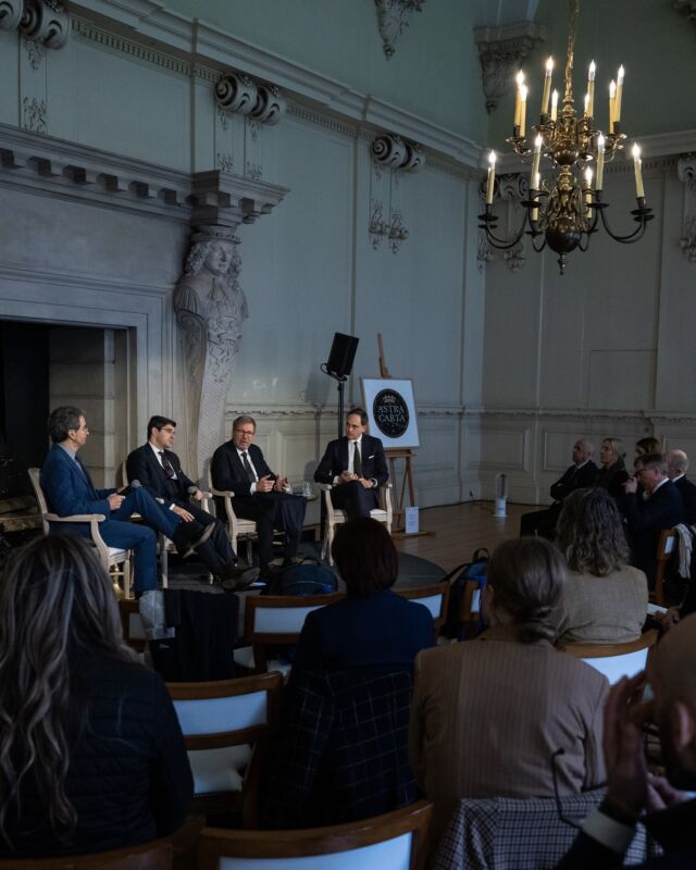 Last week, HModa’s President and CEO, Claudio Rovere, took part in the SMI Roundtables & Exhibition, contributing to the international dialogue on the sustainable future of the fashion supply chain.

During the plenary session “Giorgio Armani: A Case Study,” moderated by Federico Marchetti, Claudio Rovere spoke alongside Giuseppe Marsocci and Marc Palahí to discuss the opportunities linked to the development of increasingly sustainable and transparent textile supply chains, presenting an innovative regenerative agriculture project.

The work of the SMI Fashion Task Force—of which HModa is a member—demonstrates how collaboration and innovation can drive the development of scalable models capable of generating tangible benefits across the entire value chain: more resilient and transparent supply chains, a more balanced distribution of value, and greater environmental responsibility.

During the initiative, Claudio Rovere also had the honour of meeting King Charles III at Buckingham Palace, where, together with the Fashion Task Force delegation, he presented to His Majesty the progress of the work on developing a regenerative fashion model, led by Federico Marchetti.

For HModa, participating in these international forums means contributing to the development of a shared vision for the future of the sector—one in which innovation, responsibility, and supply chain excellence are key drivers of fashion’s evolution.
 
@sustainablemarketsinitiative 
 
#TheSMI
#SMISummit2026
#SMITerraCarta
#SMIAstraCarta
#SMISummit2026
 
Ph. Credits Rob Cadman
